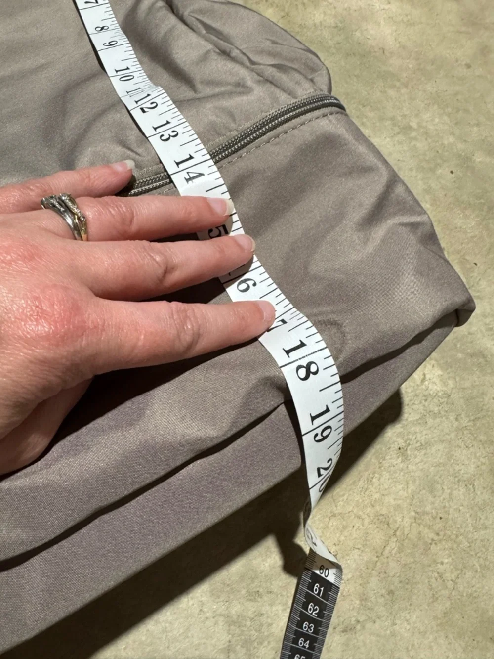 Beyond Yoga Drawstring Backpack Gym Bag Neutral Gray Workout Exercise‎ Sports